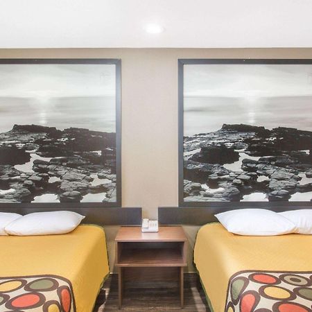 Super 8 By Wyndham National City Chula Vista Εξωτερικό φωτογραφία