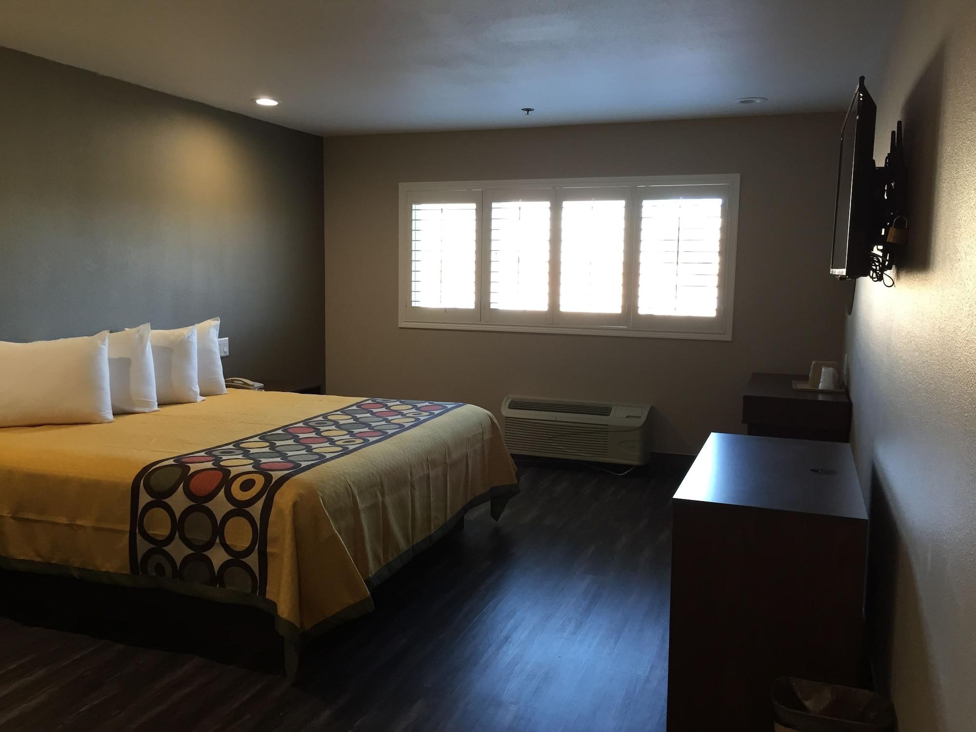 Super 8 By Wyndham National City Chula Vista Εξωτερικό φωτογραφία