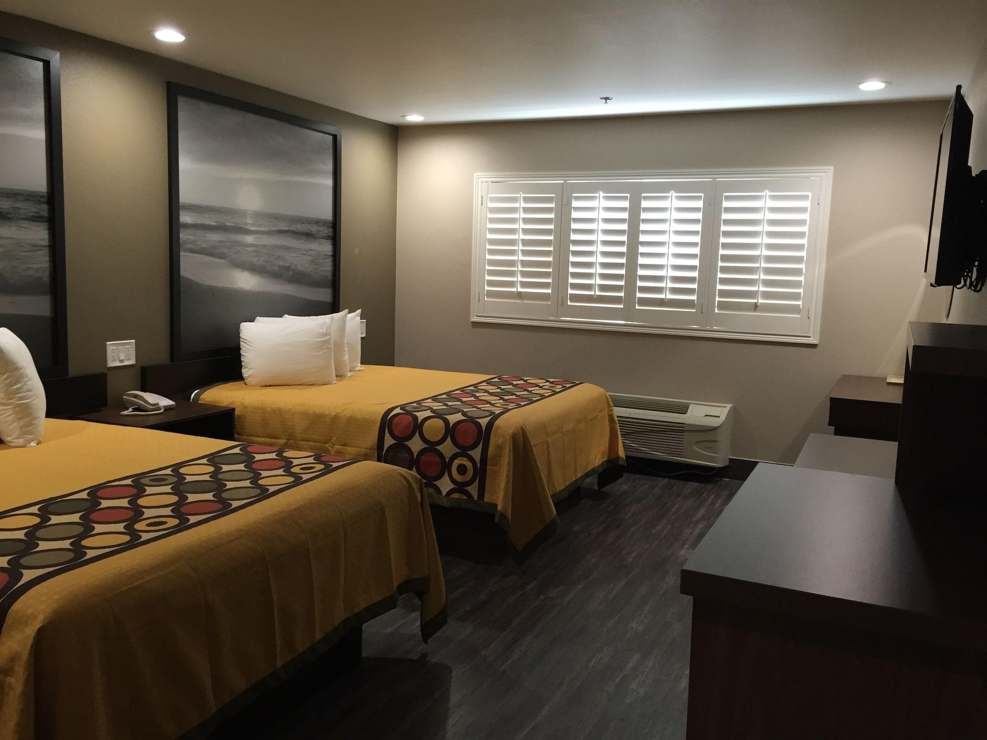 Super 8 By Wyndham National City Chula Vista Εξωτερικό φωτογραφία