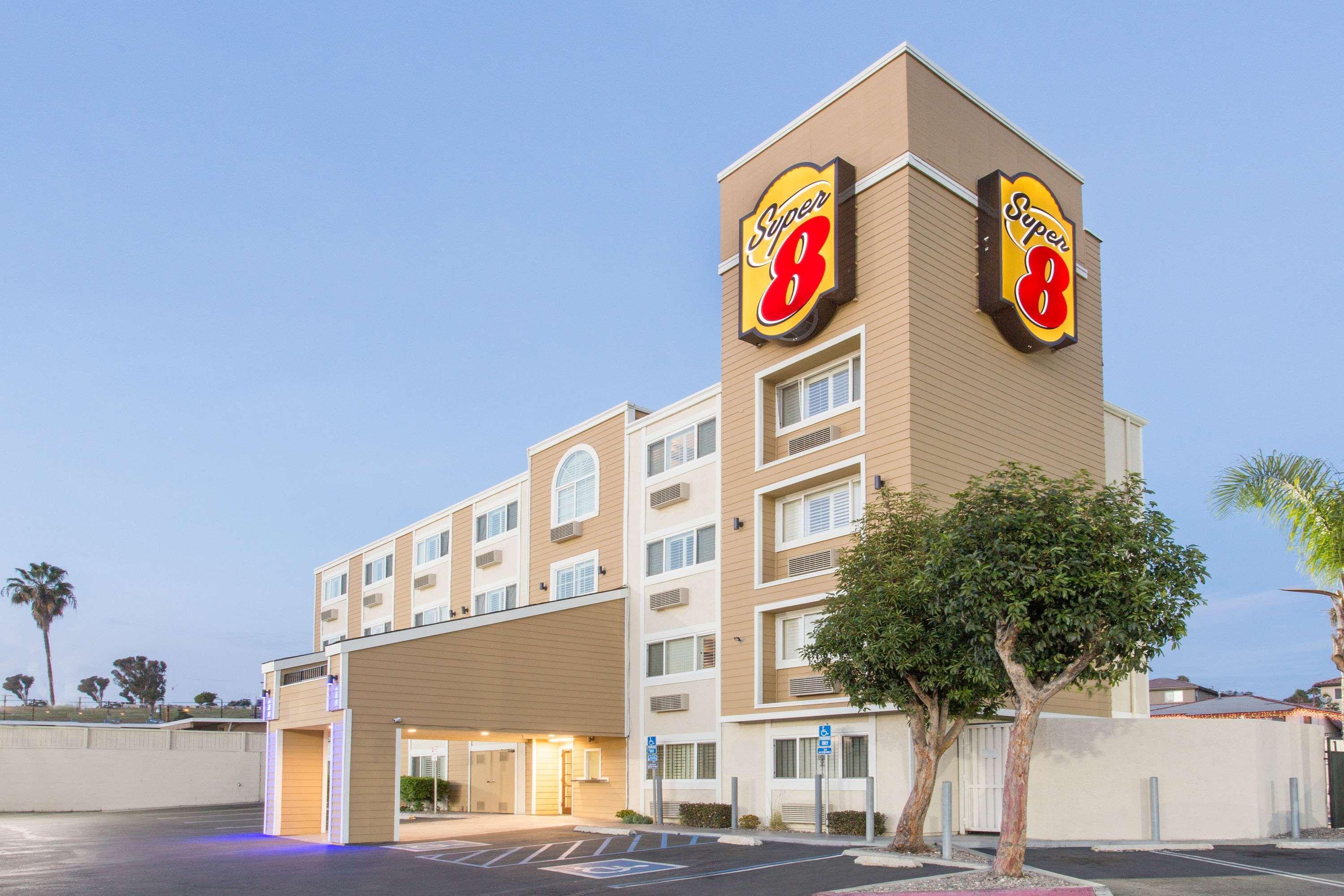 Super 8 By Wyndham National City Chula Vista Εξωτερικό φωτογραφία