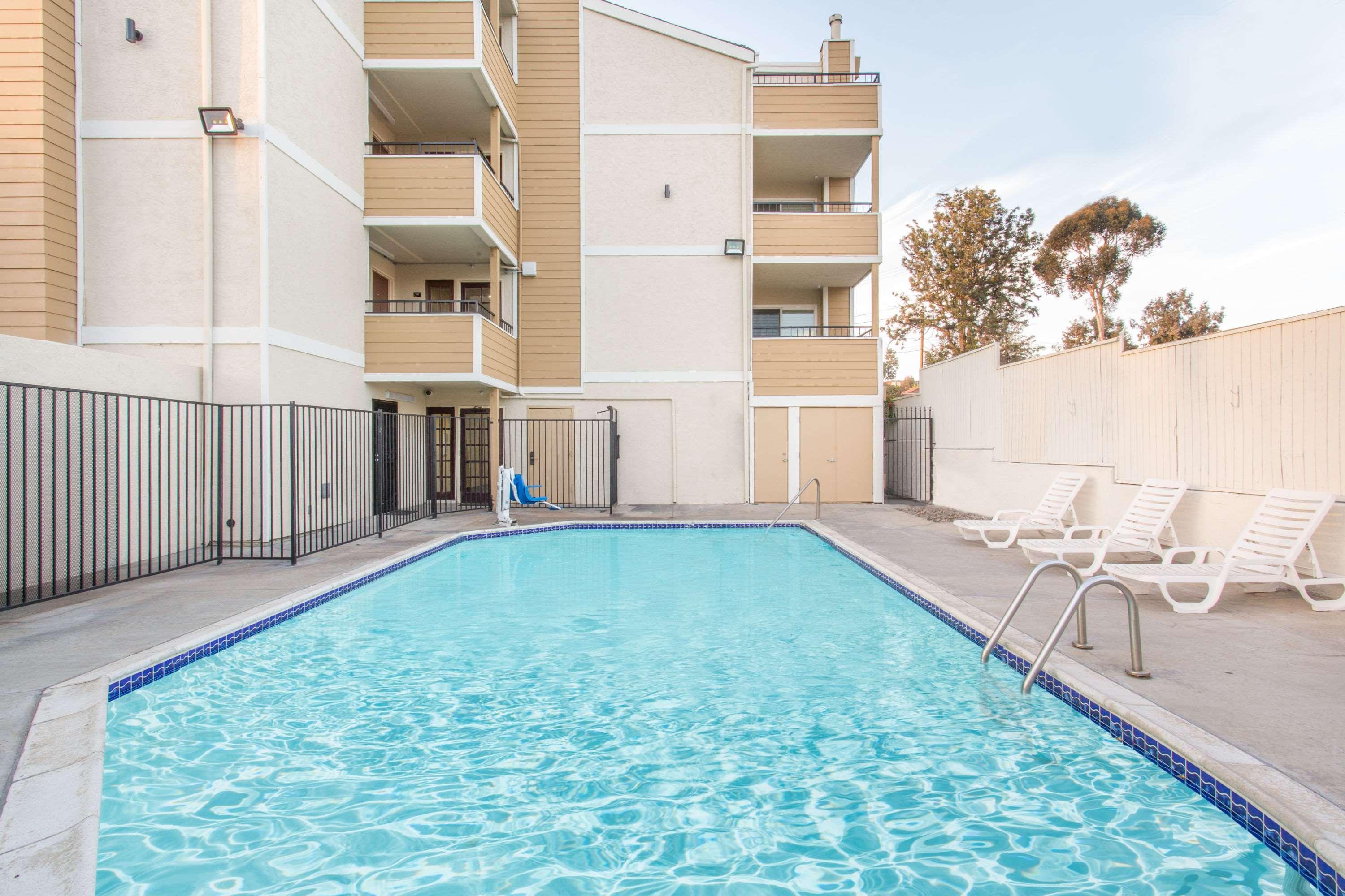 Super 8 By Wyndham National City Chula Vista Εξωτερικό φωτογραφία
