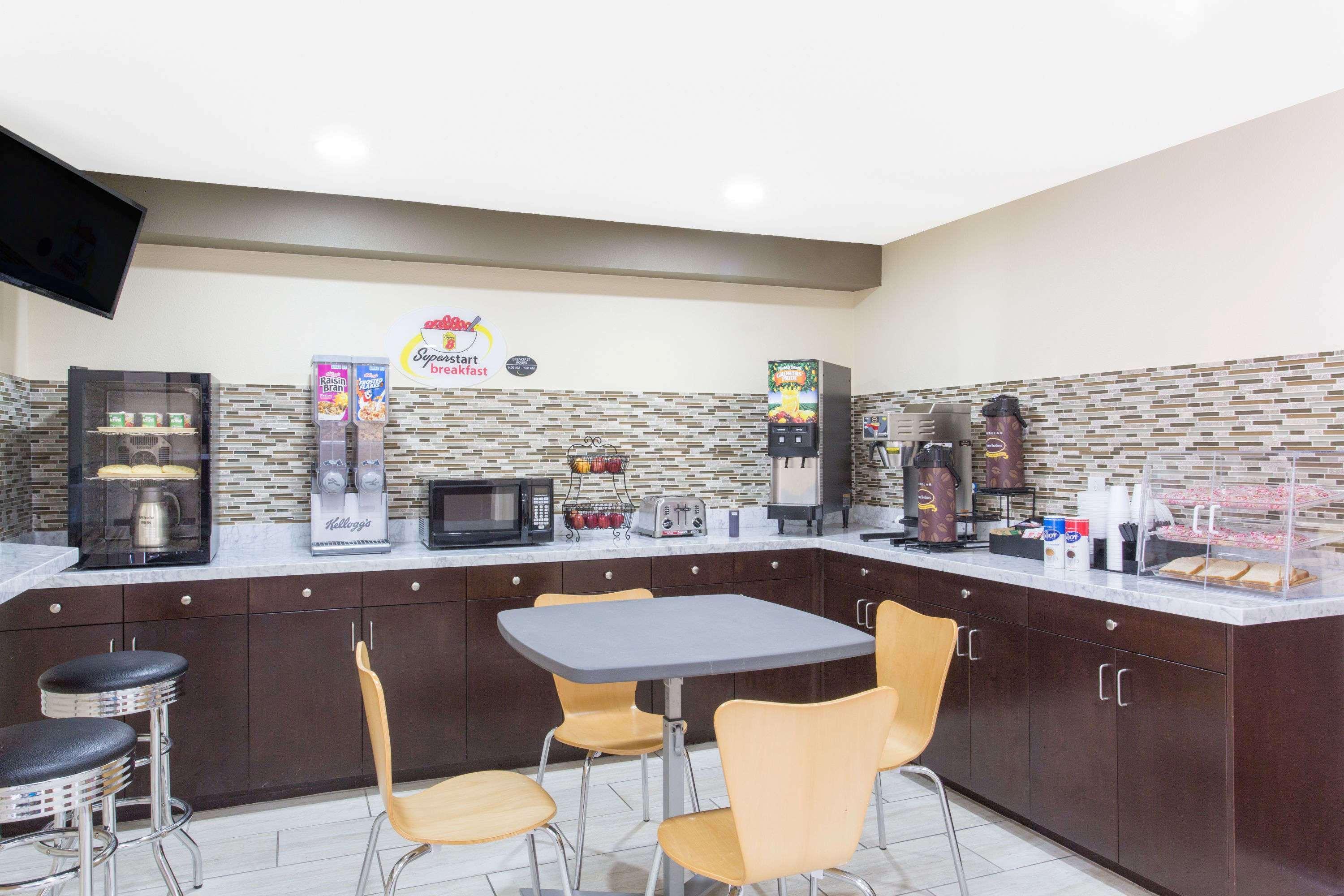 Super 8 By Wyndham National City Chula Vista Εξωτερικό φωτογραφία