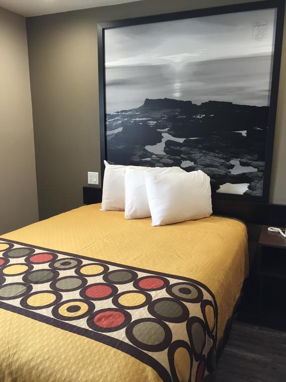 Super 8 By Wyndham National City Chula Vista Εξωτερικό φωτογραφία