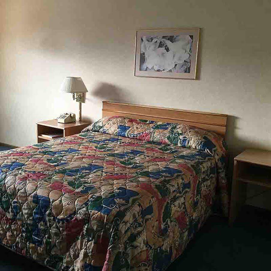 Super 8 By Wyndham National City Chula Vista Εξωτερικό φωτογραφία