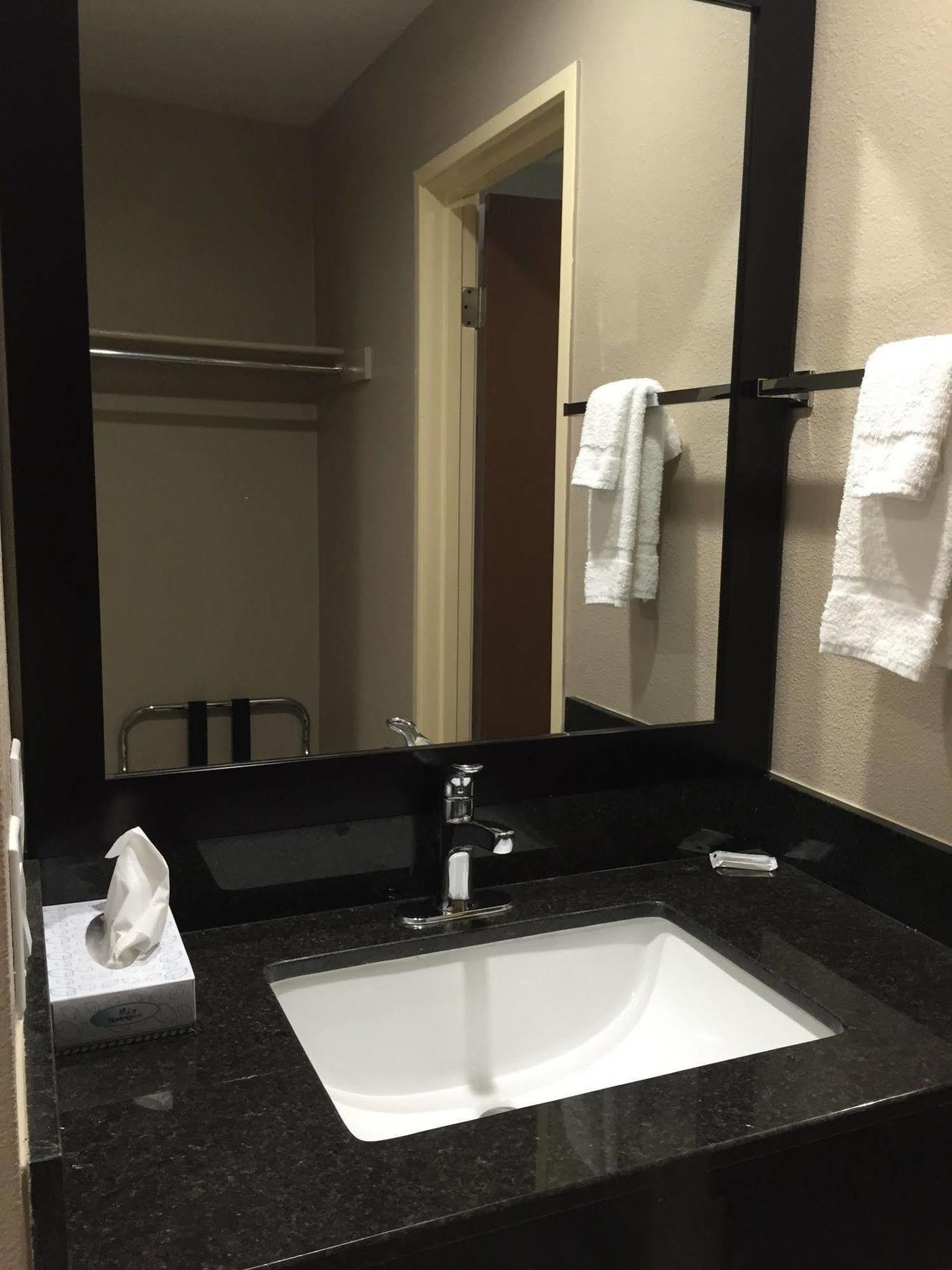 Super 8 By Wyndham National City Chula Vista Εξωτερικό φωτογραφία