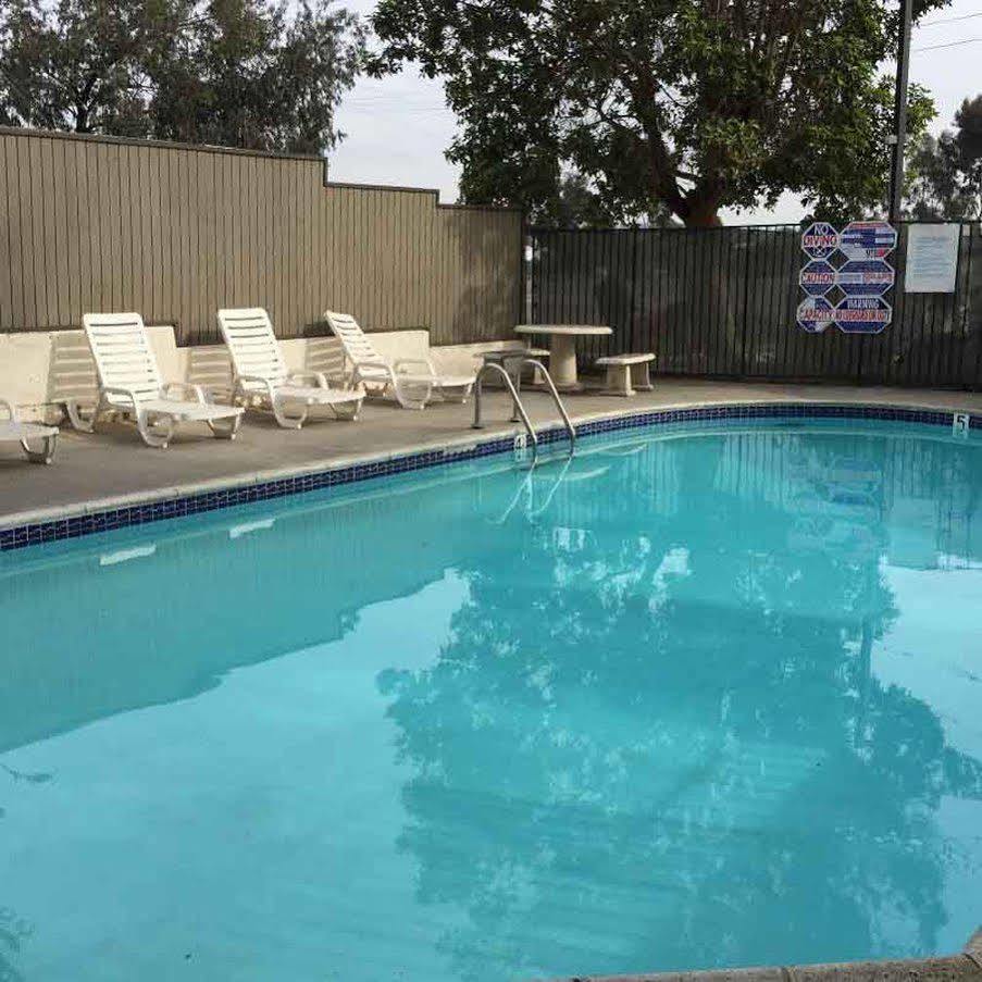 Super 8 By Wyndham National City Chula Vista Εξωτερικό φωτογραφία
